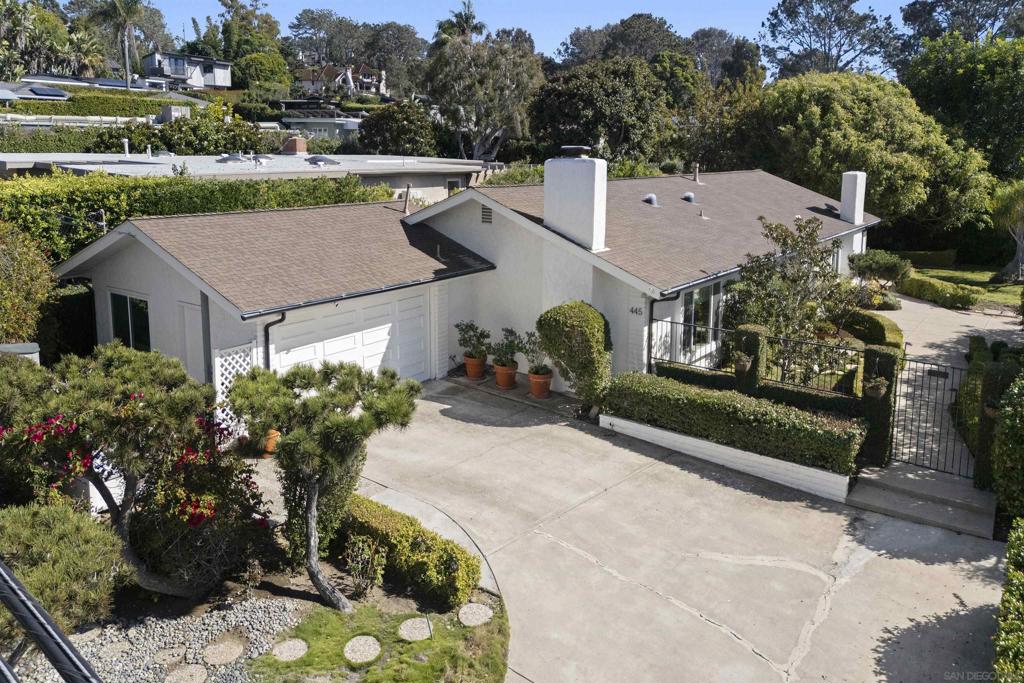 445 Avenida Primavera