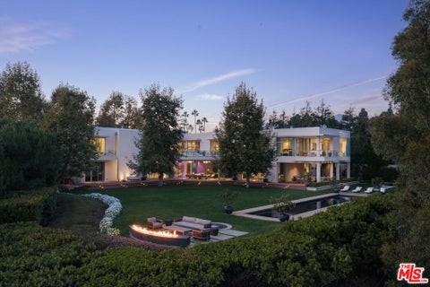 Photo of 652 Chautauqua Boulevard, Pacific Palisades, CA 90272 (MLS # 26997267)