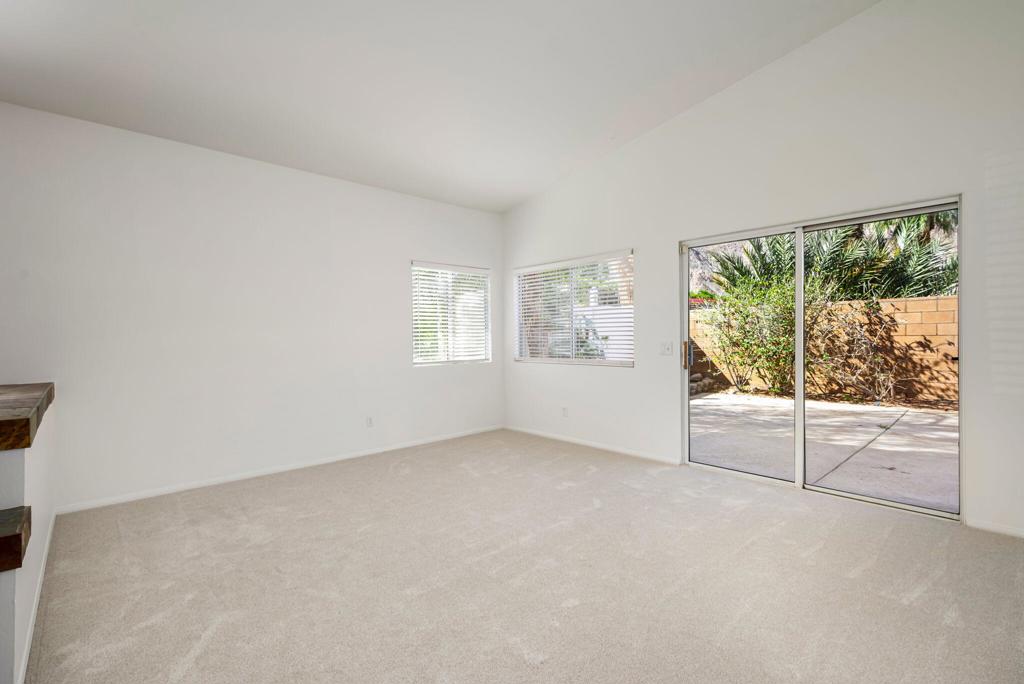 52725 Avenue Alvarado