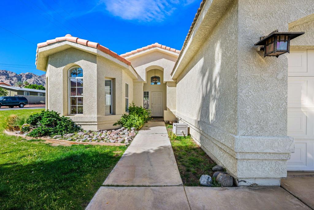 52725 Avenue Alvarado