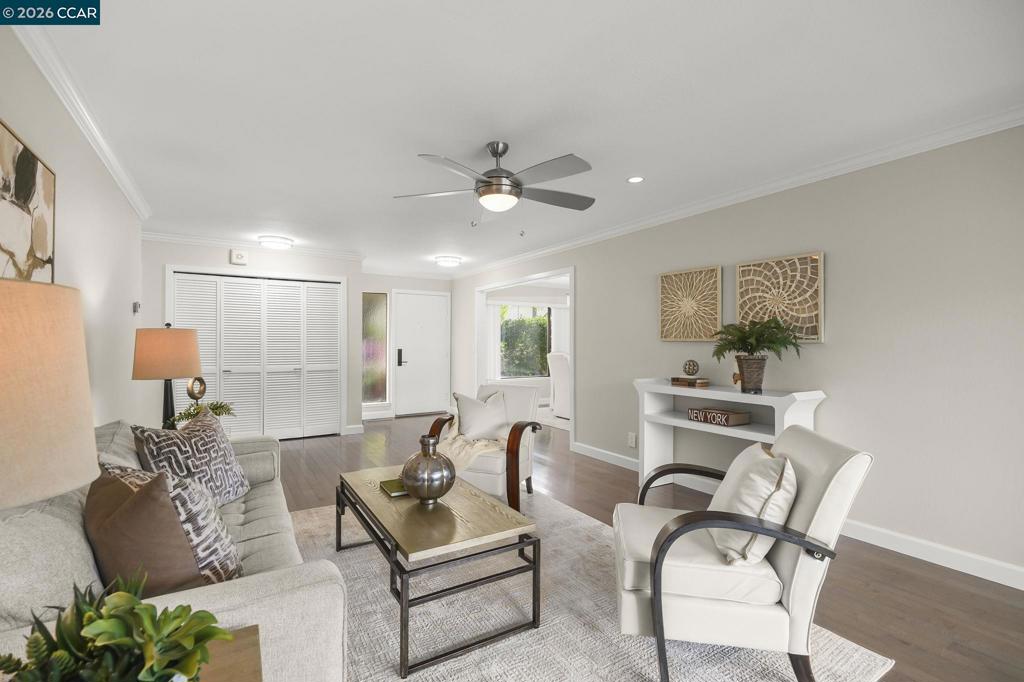 3386 Rossmoor Pkwy 6