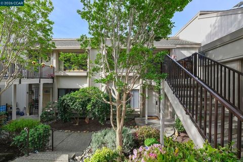 Photo of 3386 Rossmoor Pkwy Pkwy #6, Walnut Creek, CA 94595 (MLS # 41129096)