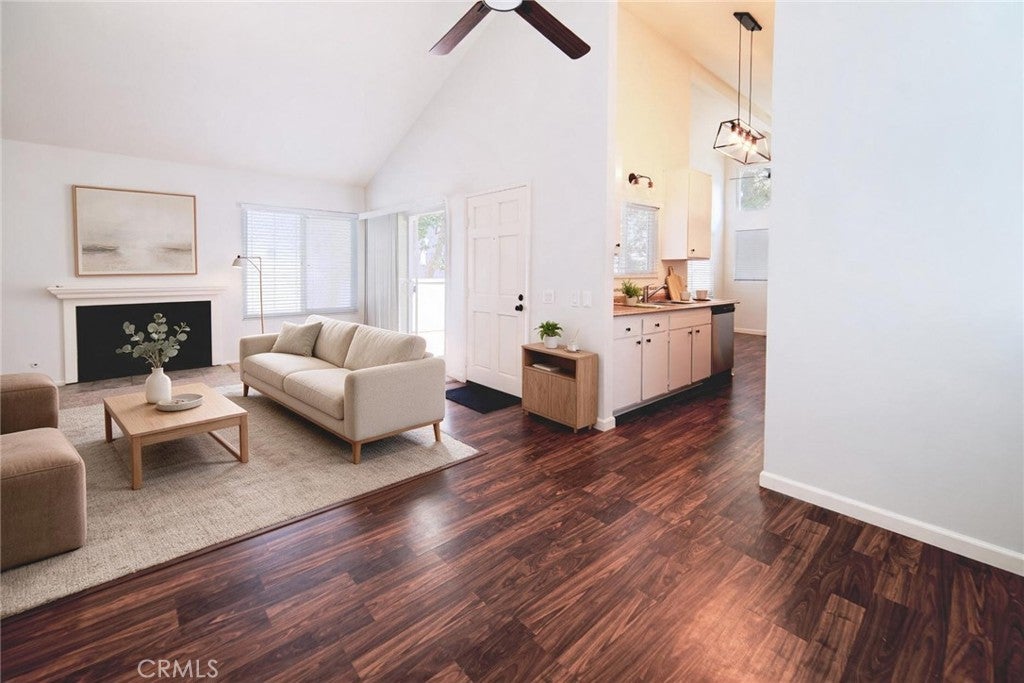700 E Lake Drive 52