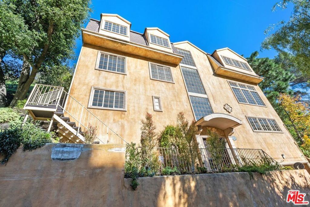 Photo of 1808 Franklin Canyon Drive, Beverly Hills, CA 90210 (MLS # 26638173)