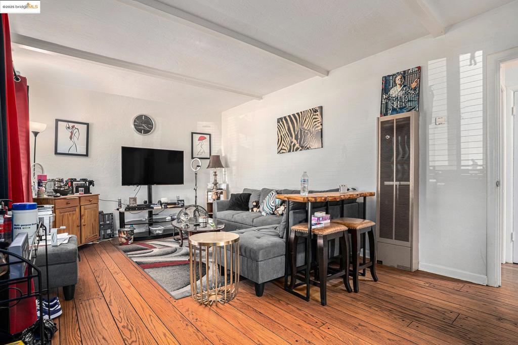 E OAKLAND - Residential Income
