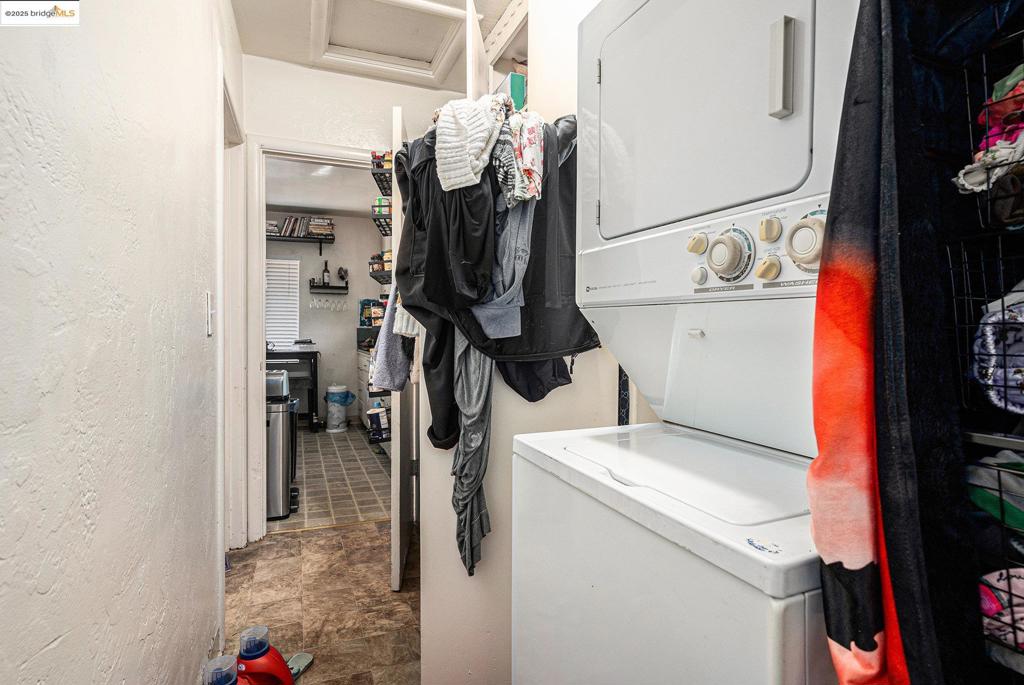E OAKLAND - Residential Income