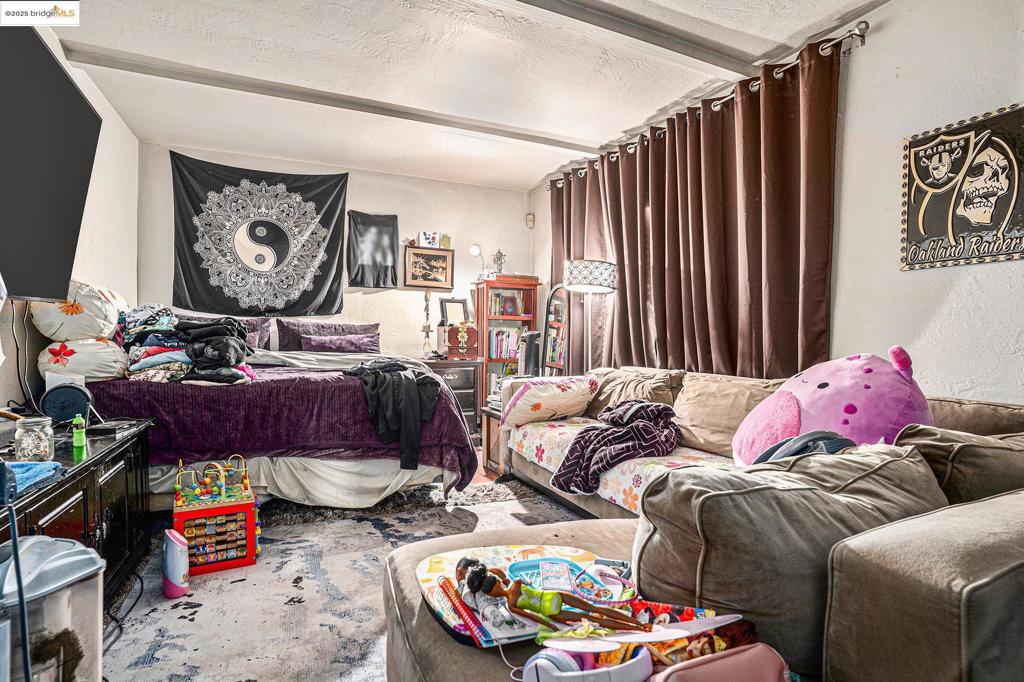 E OAKLAND - Residential Income