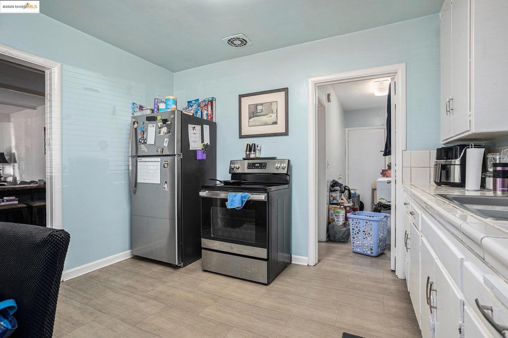 E OAKLAND - Residential Income