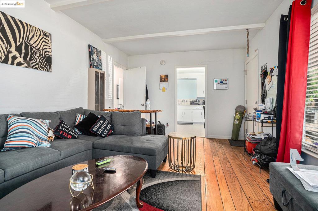 E OAKLAND - Residential Income