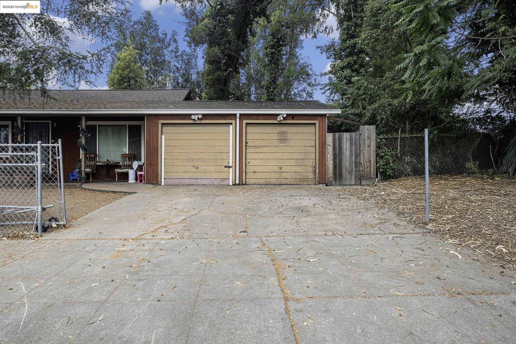 E OAKLAND - Residential Income