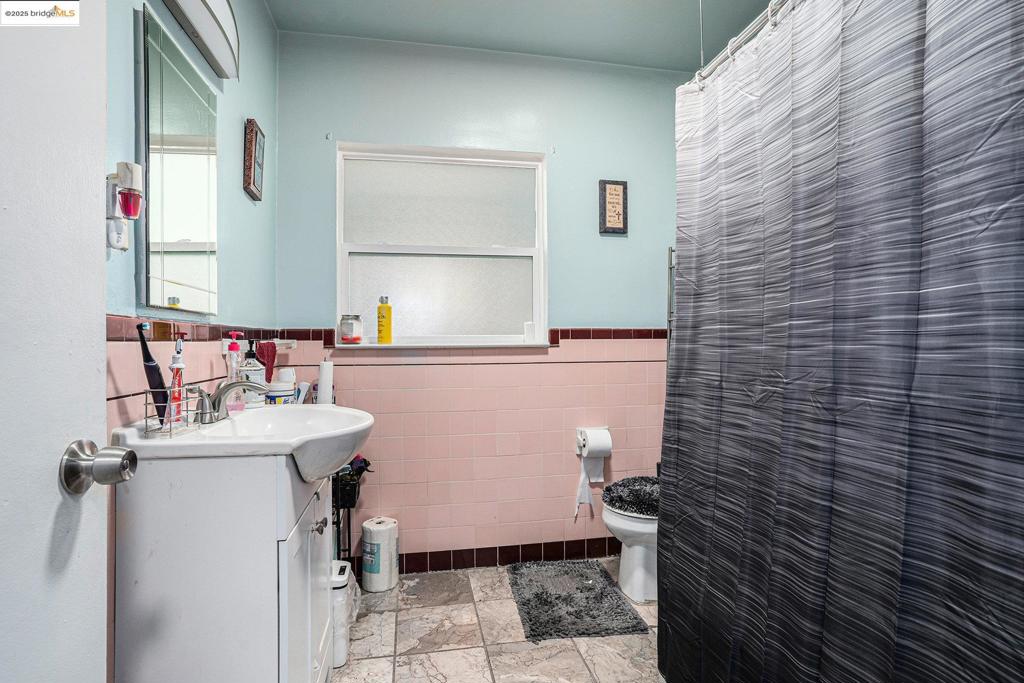 E OAKLAND - Residential Income