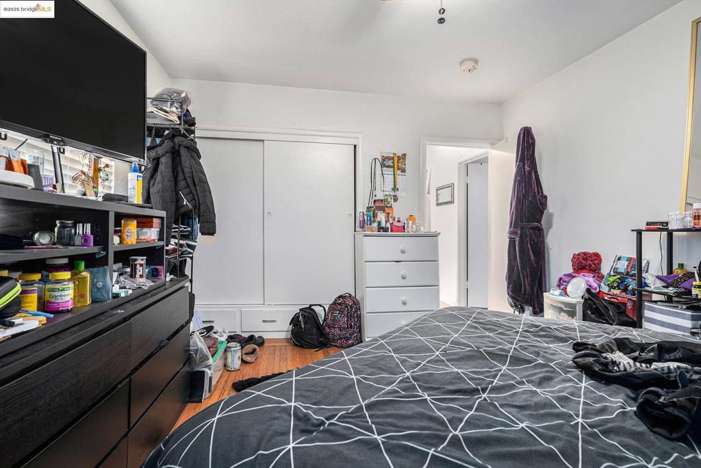 E OAKLAND - Residential Income