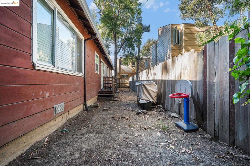 E OAKLAND - Residential Income