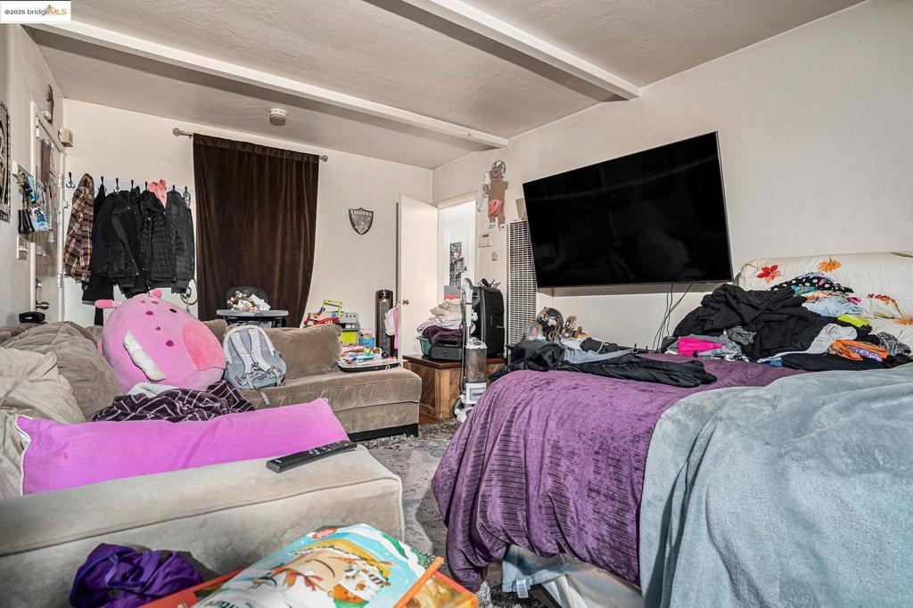 E OAKLAND - Residential Income