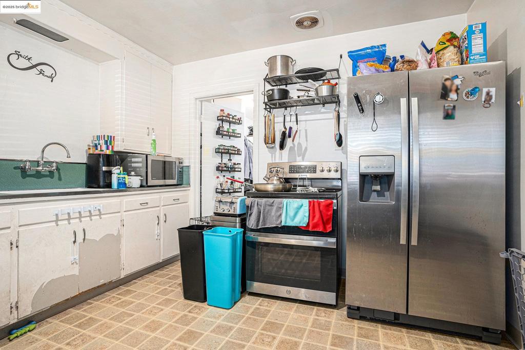 E OAKLAND - Residential Income