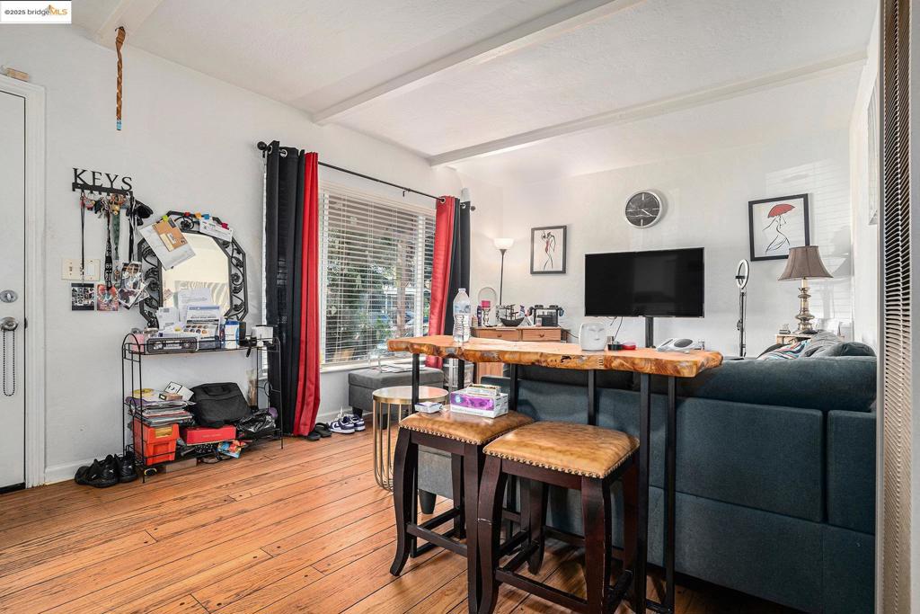 E OAKLAND - Residential Income