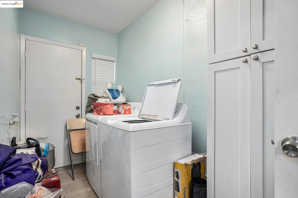 E OAKLAND - Residential Income