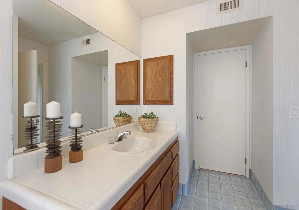 La Jolla, California 92037, United States, 3 Bedrooms Bedrooms, ,3 BathroomsBathrooms,Residential,Active,166729