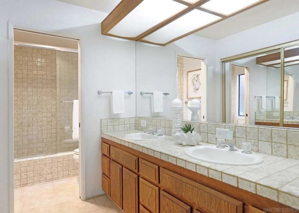 La Jolla, California 92037, United States, 3 Bedrooms Bedrooms, ,3 BathroomsBathrooms,Residential,Active,166729