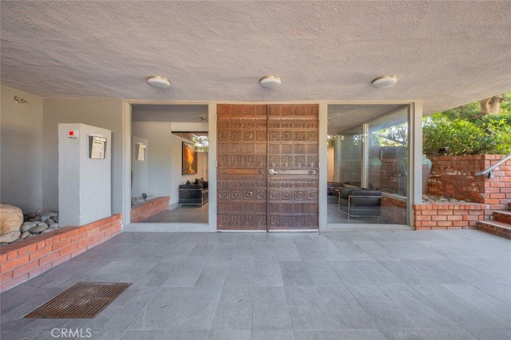 Photo of 930 California Avenue #105, Santa Monica, CA 90403 (MLS # SR25095370)