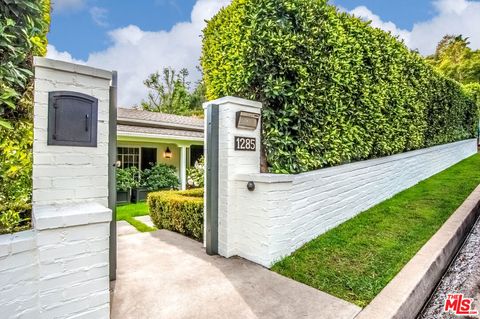 Photo of 1285 Sunset Plaza Drive, Los Angeles, CA 90069 (MLS # 26805943)