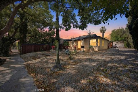 Photo of 261 N Oak Ave, Pasadena, CA 91107 (MLS # DW26045153)