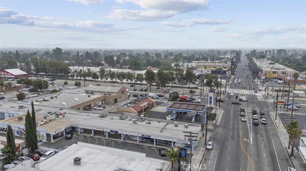 23 Reseda Boulevard