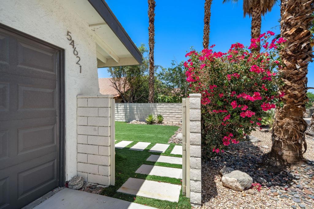 54621 Avenida Juarez