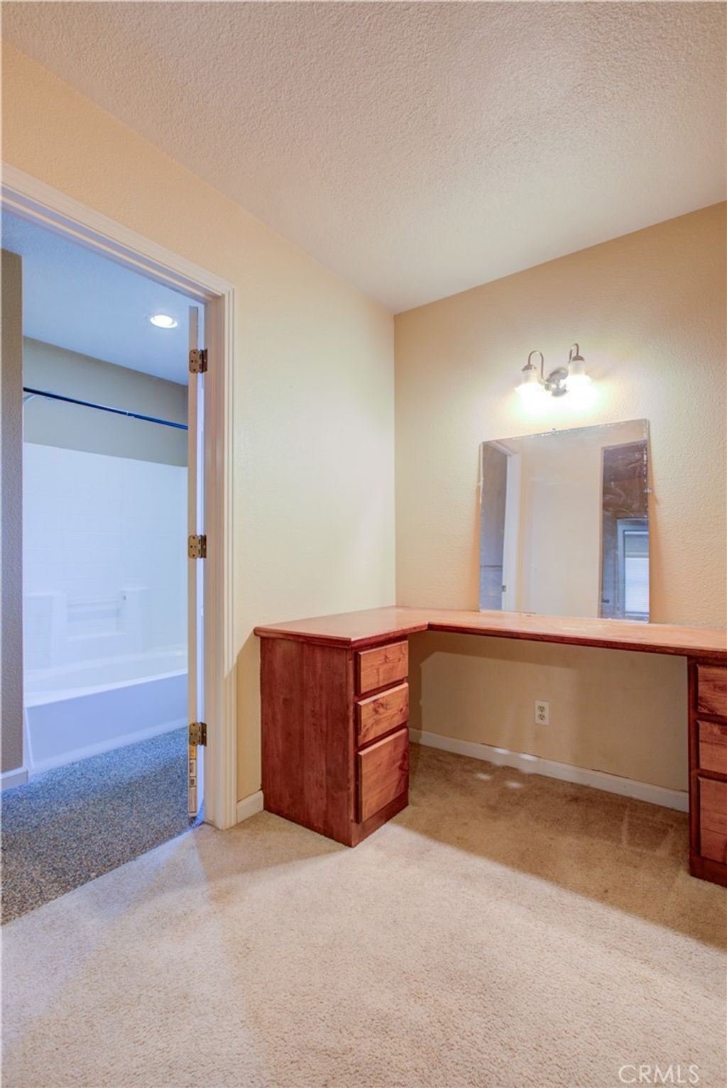 listing image 130722391538041161828