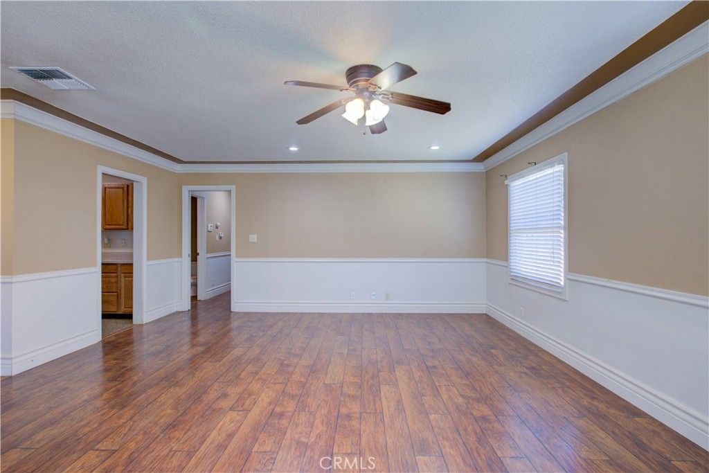 listing image 130722630109609380915