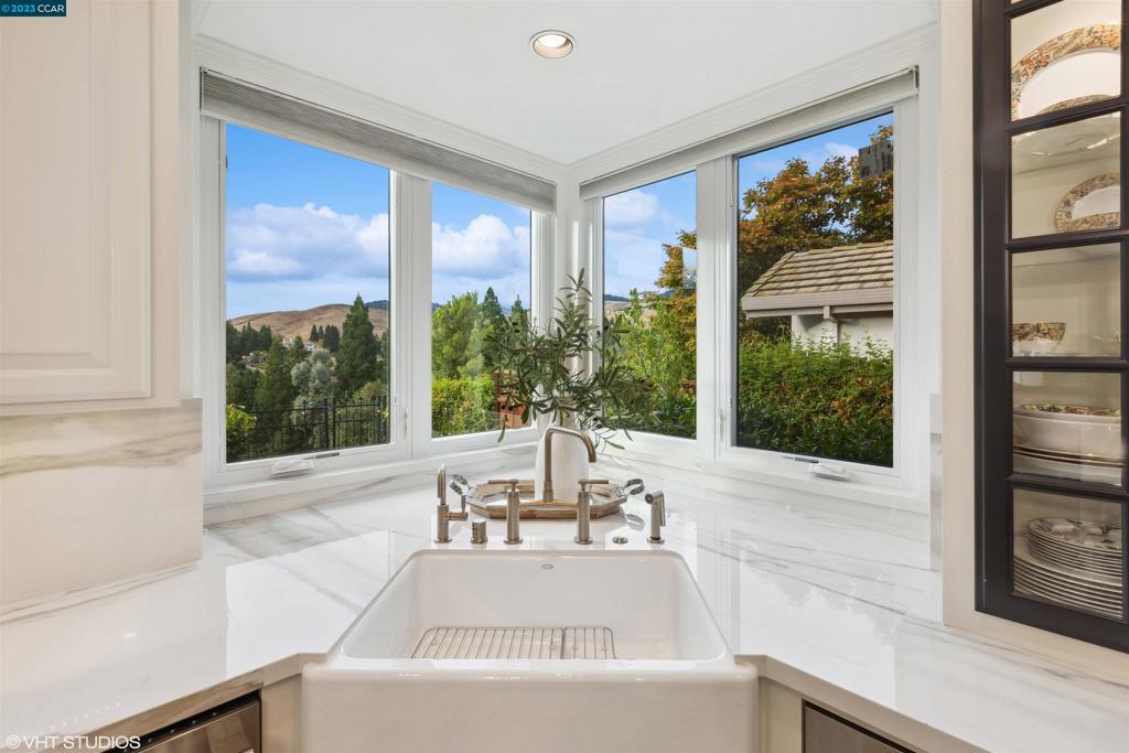 BLACKHAWK C. C. - Residential