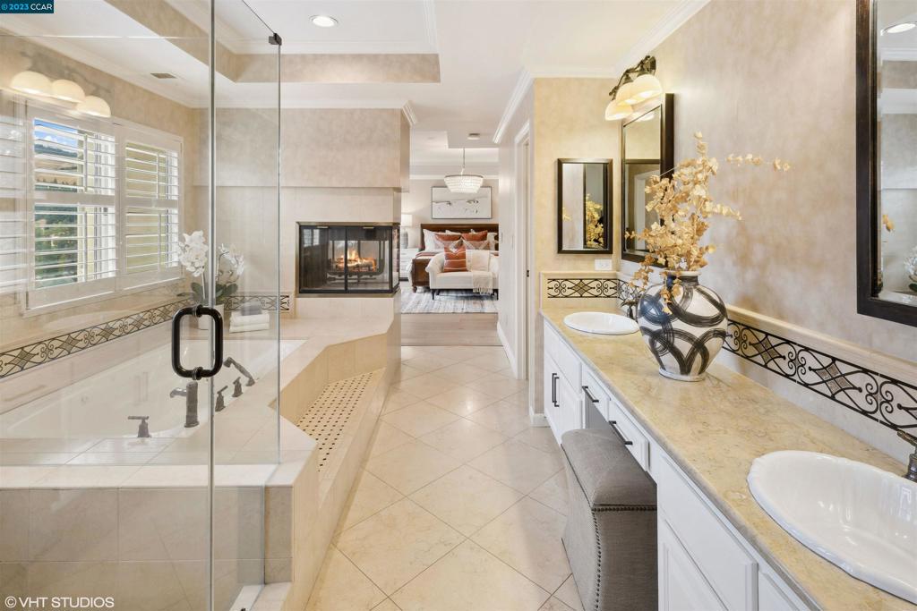 BLACKHAWK C. C. - Residential