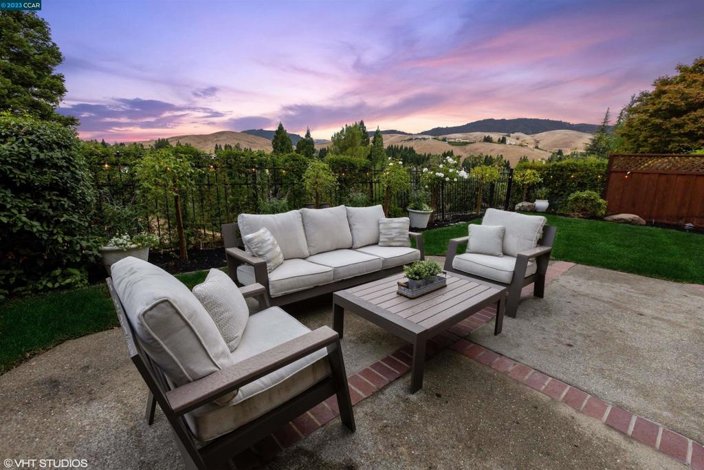 BLACKHAWK C. C. - Residential