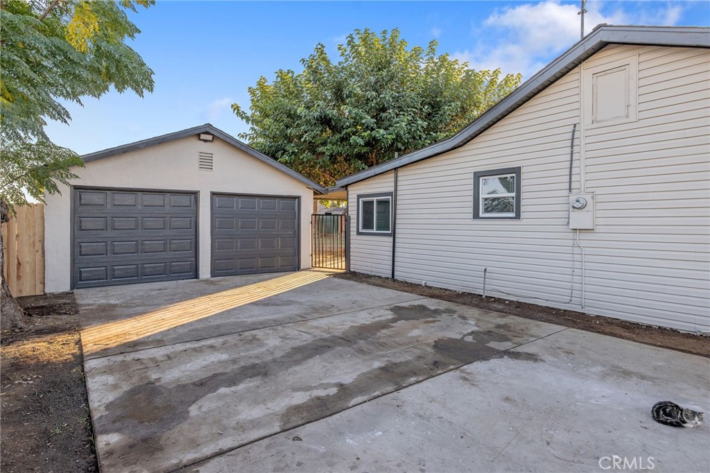 4722 E Florence Avenue