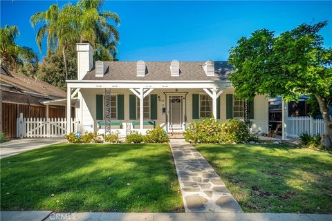 Photo of 5239 Comercio Avenue, Woodland Hills, CA 91364 (MLS # SR26062483)