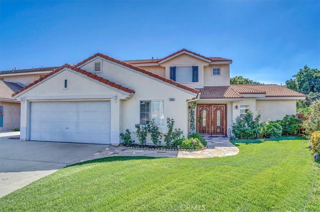 Welcome to Carey Ranch, one of Sylmar’s most sought-after and rarely available neighborhoods. Tucked away on a quiet cul-de-sac, this well-kept home offers space, privacy, and functionality in a community designed for peaceful living.
Thoughtfully expanded, this 4-bedroom plus office home includes nearly 600 sq ft of added living area, featuring dual full primary suites with private ensuite baths, ideal for multi-generational living or guest flexibility. The current build-out enhances the main suite with additional square footage, but also presents a simple option to convert the layout into a true 5-bedroom plus office, should your needs evolve.
The open-concept layout has been redesigned for real life, with practical, flowing spaces perfect for everyday living, working, and gathering. Bright interiors, usable outdoor space, and scenic mountain views create an inviting atmosphere that balances comfort and convenience.
This is the only home in Carey Ranch with this layout and square footage, a true standout in a neighborhood built for connection, nature, and lasting value.
__________________________________________________________________________________________________________________________
Bienvenido a Carey Ranch, uno de los vecindarios más buscados y exclusivos de Sylmar. Ubicada al final de una tranquila calle sin salida, esta casa bien conservada ofrece espacio, privacidad y funcionalidad en una comunidad diseñada para una vida en paz.
Ampliada con cuidado, esta propiedad de 4 dormitorios más oficina cuenta con casi 600 pies cuadrados adicionales de espacio habitable, incluyendo dos suites principales completas con baños privados, ideales para familias multigeneracionales o para ofrecer flexibilidad a sus visitas. La ampliación actual mejora la suite principal con espacio adicional, pero también ofrece una opción sencilla para convertir el plano en una casa de 5 dormitorios más oficina, si así lo requiere su estilo de vida.
El diseño de concepto abierto ha sido renovado pensando en la vida diaria, con espacios prácticos y fluidos ideales para vivir, trabajar y reunirse. Los interiores luminosos, el espacio exterior funcional y las vistas panorámicas a las montañas crean un ambiente acogedor que equilibra comodidad y conveniencia.