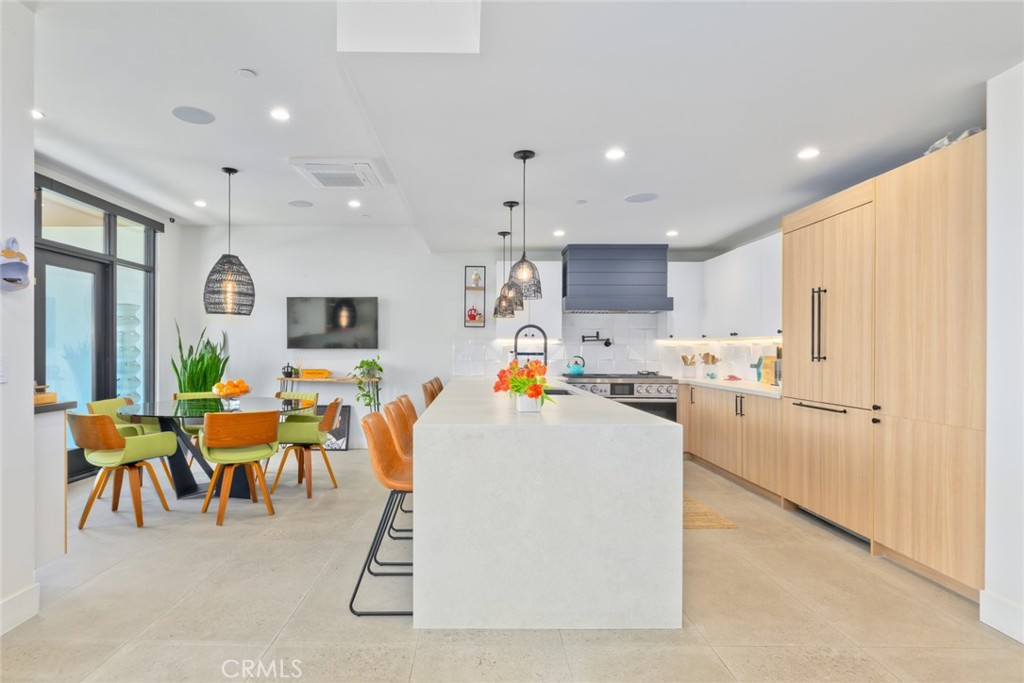 502 E Balboa Boulevard