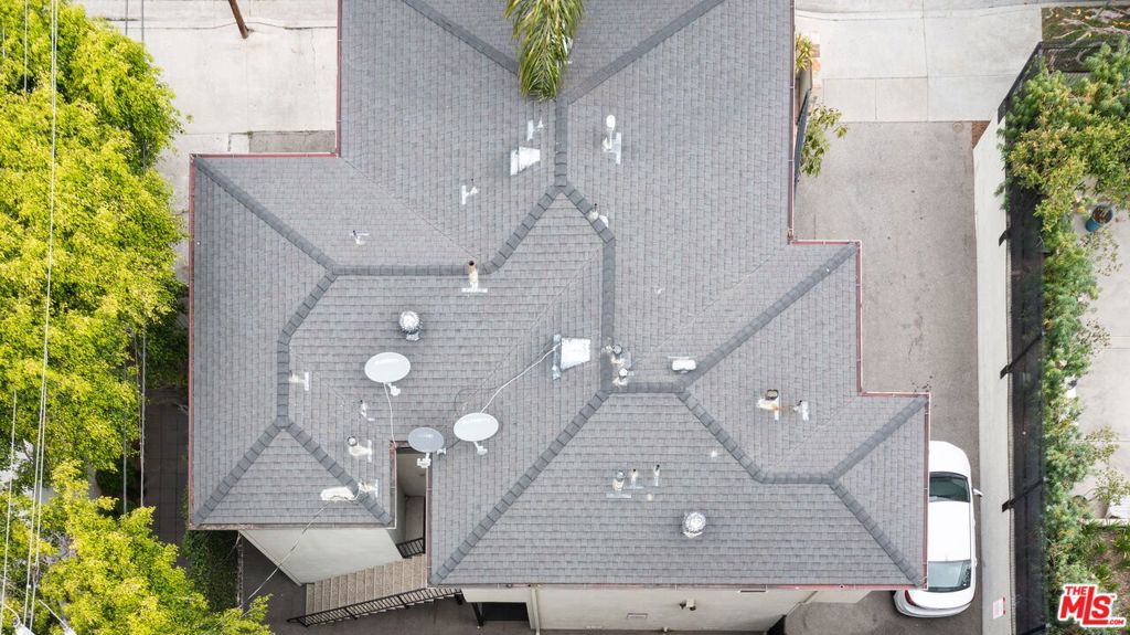 7154 Lexington Avenue