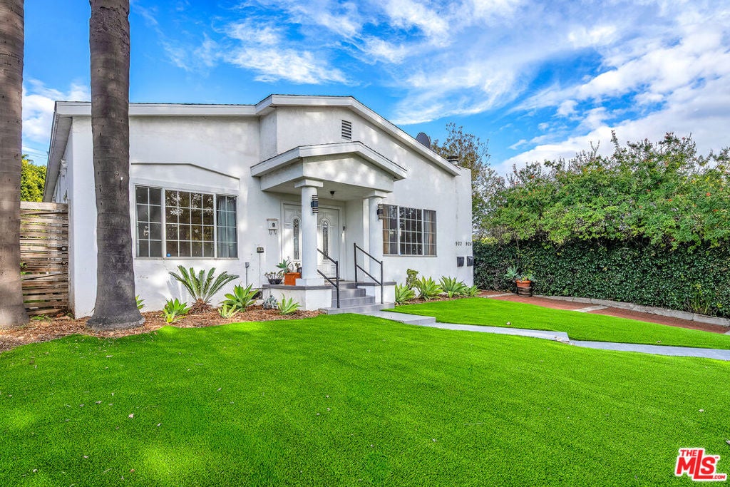 922 S Bundy Drive, Los Angeles CA 90049