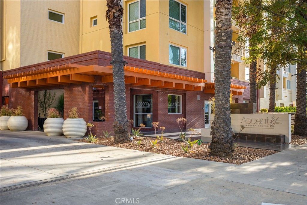 Photo of 21301 Erwin St, Woodland Hills, CA 91367 (MLS # IG26084237)