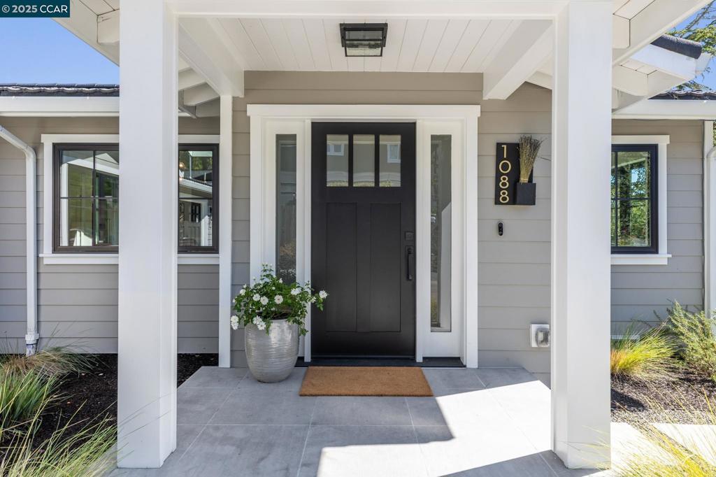 1088 Sierra Vista Way