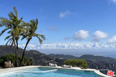 Photo of 532 Moonrise Drive, Malibu, CA 90265 (MLS # 26104681)