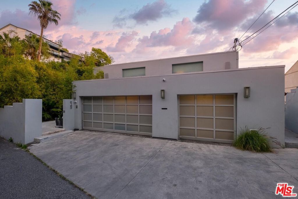 2183 Sunset Plaza Drive