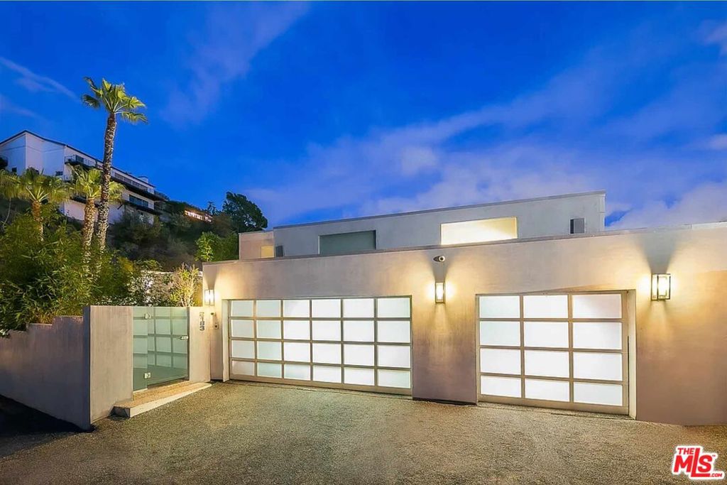 2183 Sunset Plaza Drive