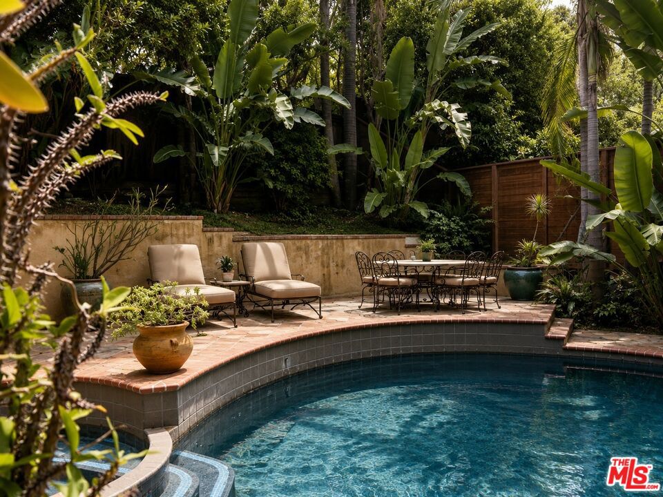 2695 La Cuesta Drive, Los Angeles CA 90046