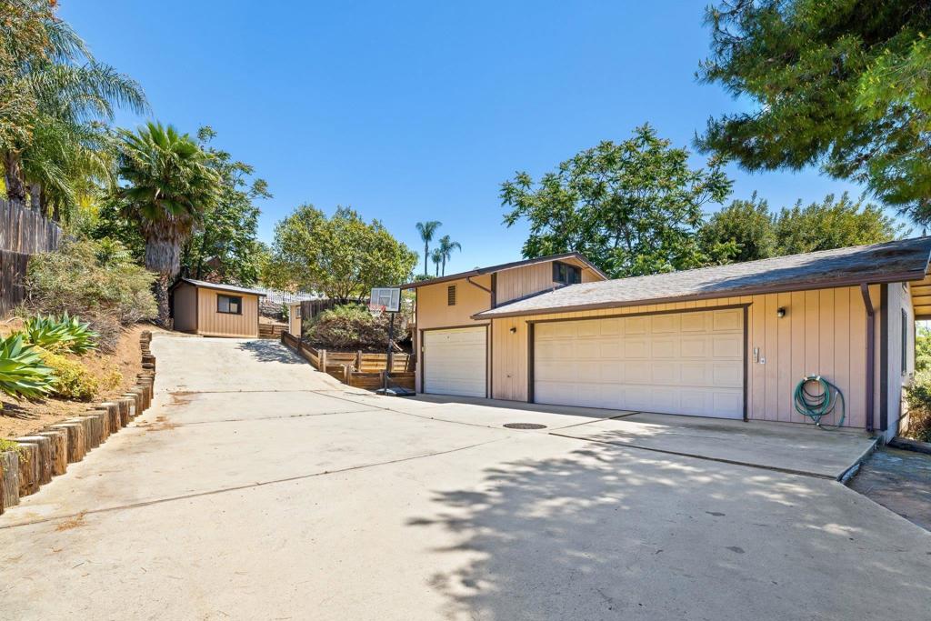 8472 74 Golden Ridge Rd