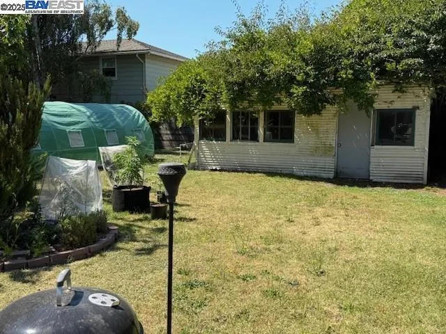 Alameda, California 94501, United States, 5 Bedrooms Bedrooms, ,3 BathroomsBathrooms,Residential,Active,170769