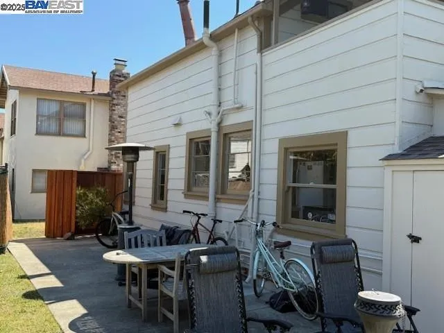 Alameda, California 94501, United States, 5 Bedrooms Bedrooms, ,3 BathroomsBathrooms,Residential,Active,170769