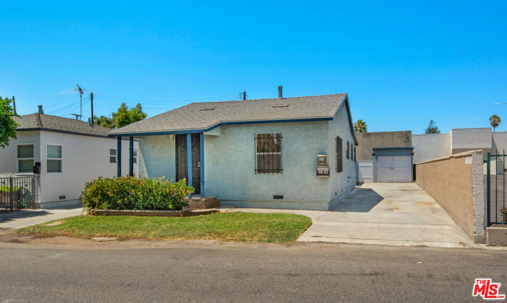 Don't miss this rare investment opportunity in Compton -- a classic duplex featuring a 2 Bed / 1 Bath front unit (vacant) and a 1 Bed / 1 Bath rear unit, offering immediate potential for cash flow, appreciation, or owner-occupancy. Built in 1944, this well-maintained property boasts 1,340 sq ft of living space. The vacant front unit is perfect for an owner-user looking to live in one unit while collecting rent from the other, or for an investor ready to maximize returns. Conveniently situated close to schools, parks, shopping centers, and major highways, this home offers easy access to all the amenities you need. Don't miss out on this opportunity to own an investment property in a rapidly growing area.