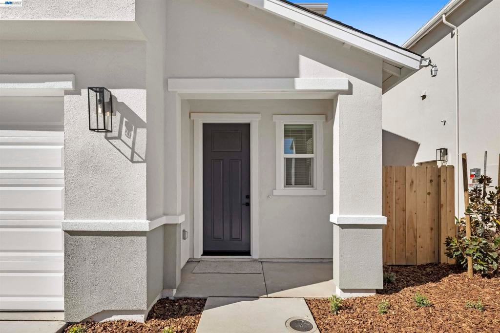 848 Pecan Tree Ln